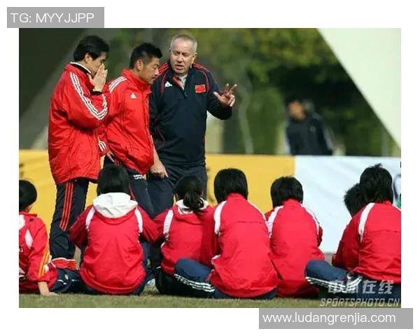 中国U16女足迎战老挝队全力争胜展现青春风采