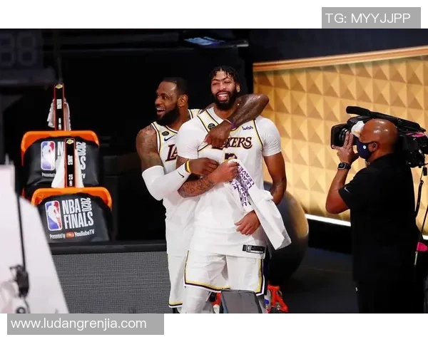 湖人热火总决赛G6精彩回放分析与赛后点评全景呈现 湖人热火总决赛G6精彩回放分析与赛后点评全景呈现