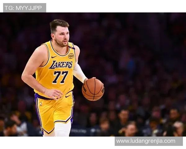 东契奇批判NBA杯赛场所，但赞扬湖人在与邓恩的抵触中给予的支撑