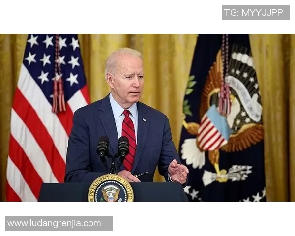 姆伯莫不想让曼联和喀麦隆起抵触,决议让二者参议回国时刻 姆伯莫不想让曼联和喀麦隆起抵触,决议让二者参议回国时刻